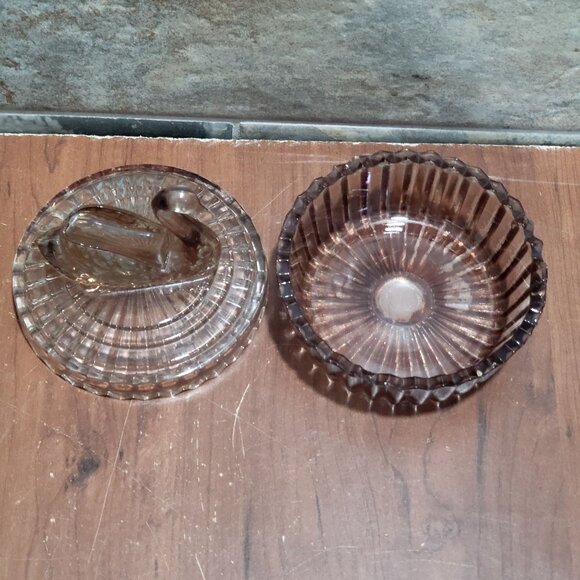 Vintage Cut Panel Glass Swan Lid Covered Powder Dish Trinket Box Vanity Jar - Picture 6 of 11